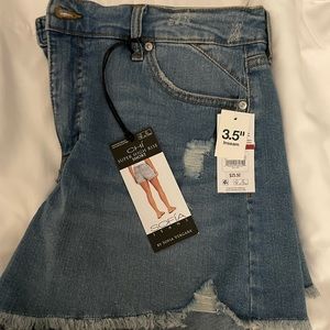 NWT Sofia jean shorts size 10 Chi short